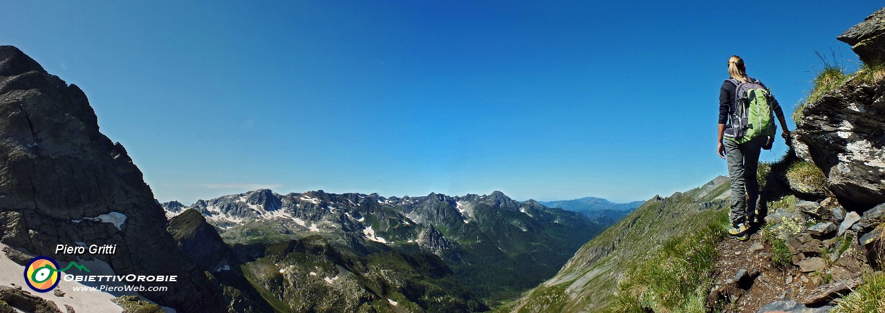 36 Vista verso sud, verso i monti del Calvi.jpg